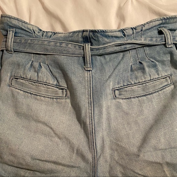 American Eagle Ruffled Paper Bag Shorts - Picture 4 of 5